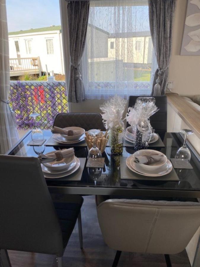 Beautiful Spacious Holiday Home - Romney Sands New Romney Exterior photo